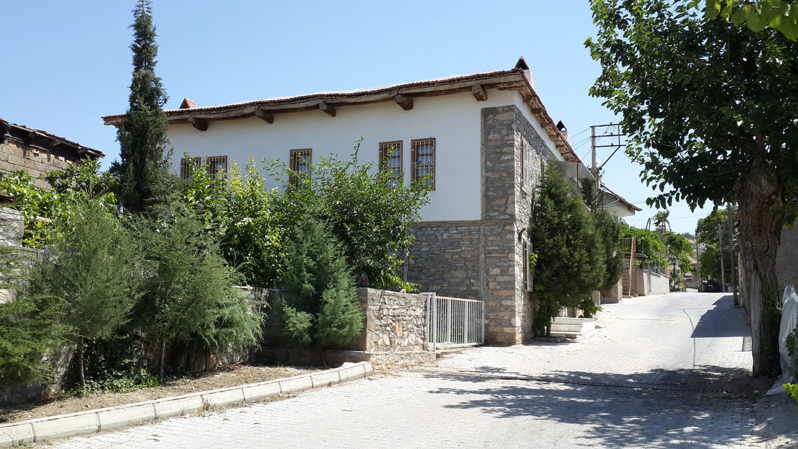 Ev Restorasyon Osman Yücel Aysun